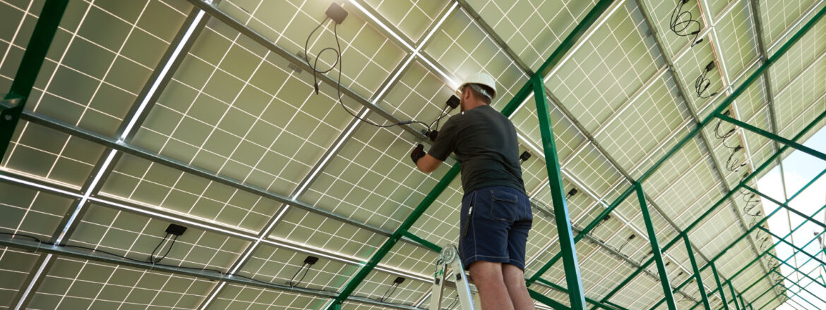 Panneaux solaires implantés sur un terrain communal